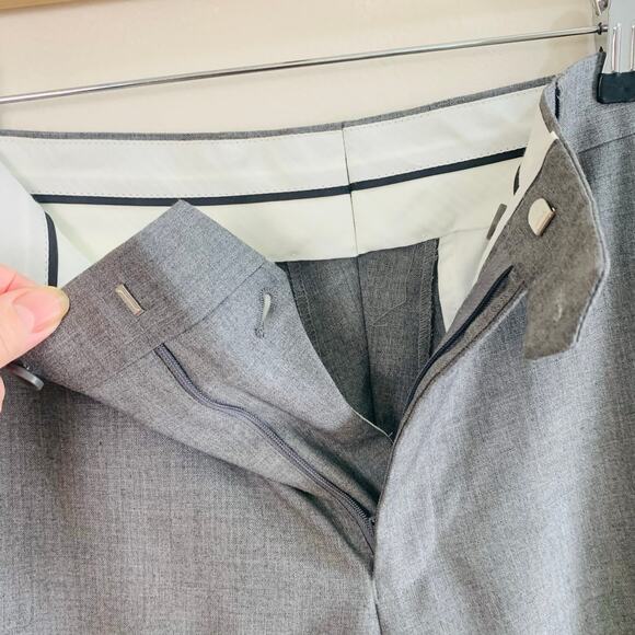 Elegant Men's Gray Suit - Picture 9 of 14